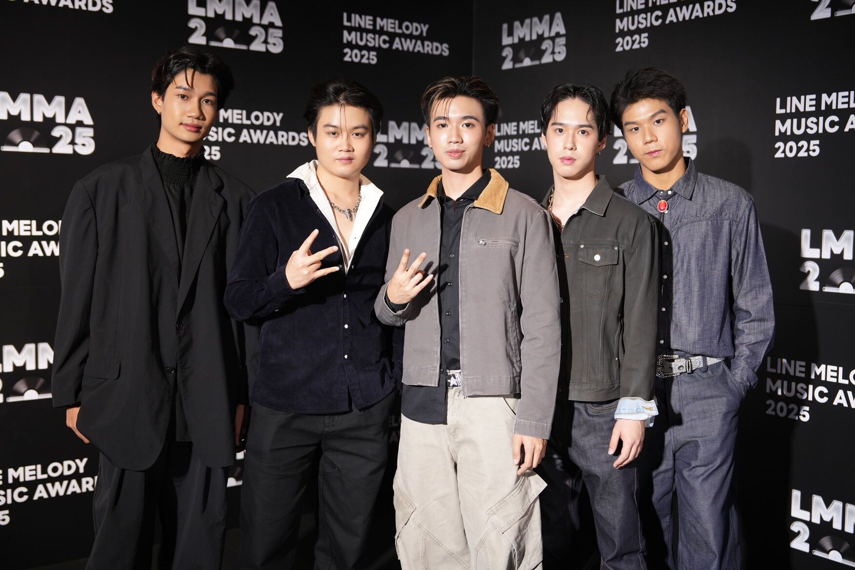 17_ พีพี-บิวกิ้น แท็กทีมศิลปิน T-POP กวาดรางวัลใหญ่ LINE MELODY MUSIC AWARDS 2025.jpg