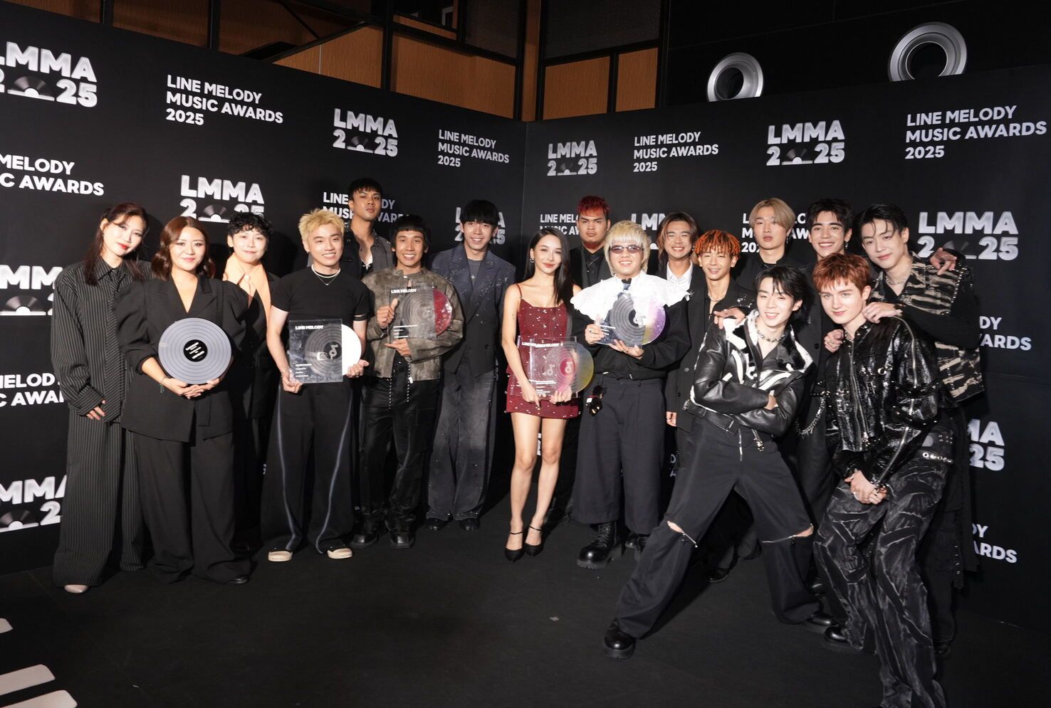 01_ พีพี-บิวกิ้น แท็กทีมศิลปิน T-POP กวาดรางวัลใหญ่ LINE MELODY MUSIC AWARDS 2025.jpg