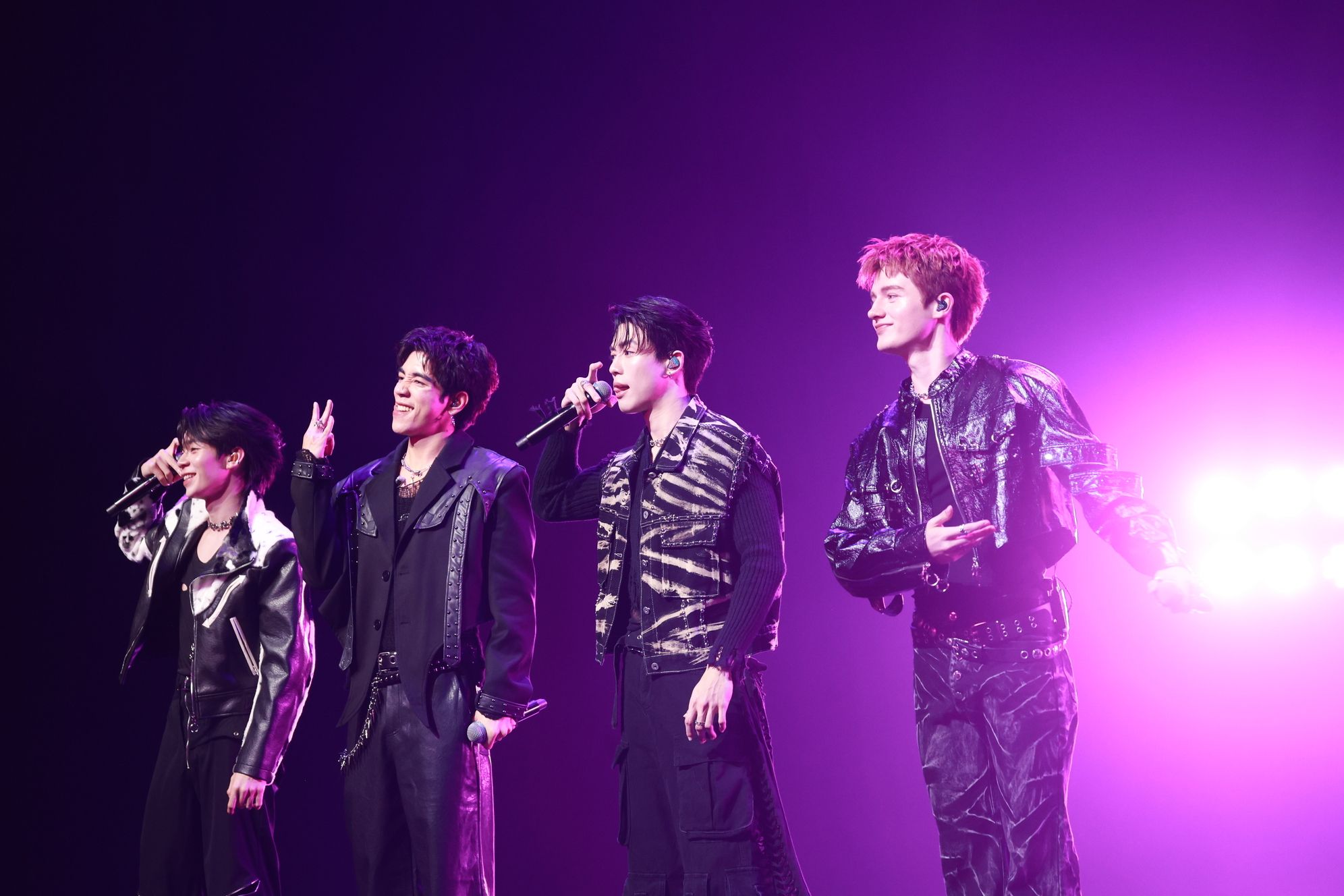 10_ พีพี-บิวกิ้น แท็กทีมศิลปิน T-POP กวาดรางวัลใหญ่ LINE MELODY MUSIC AWARDS 2025.jpg